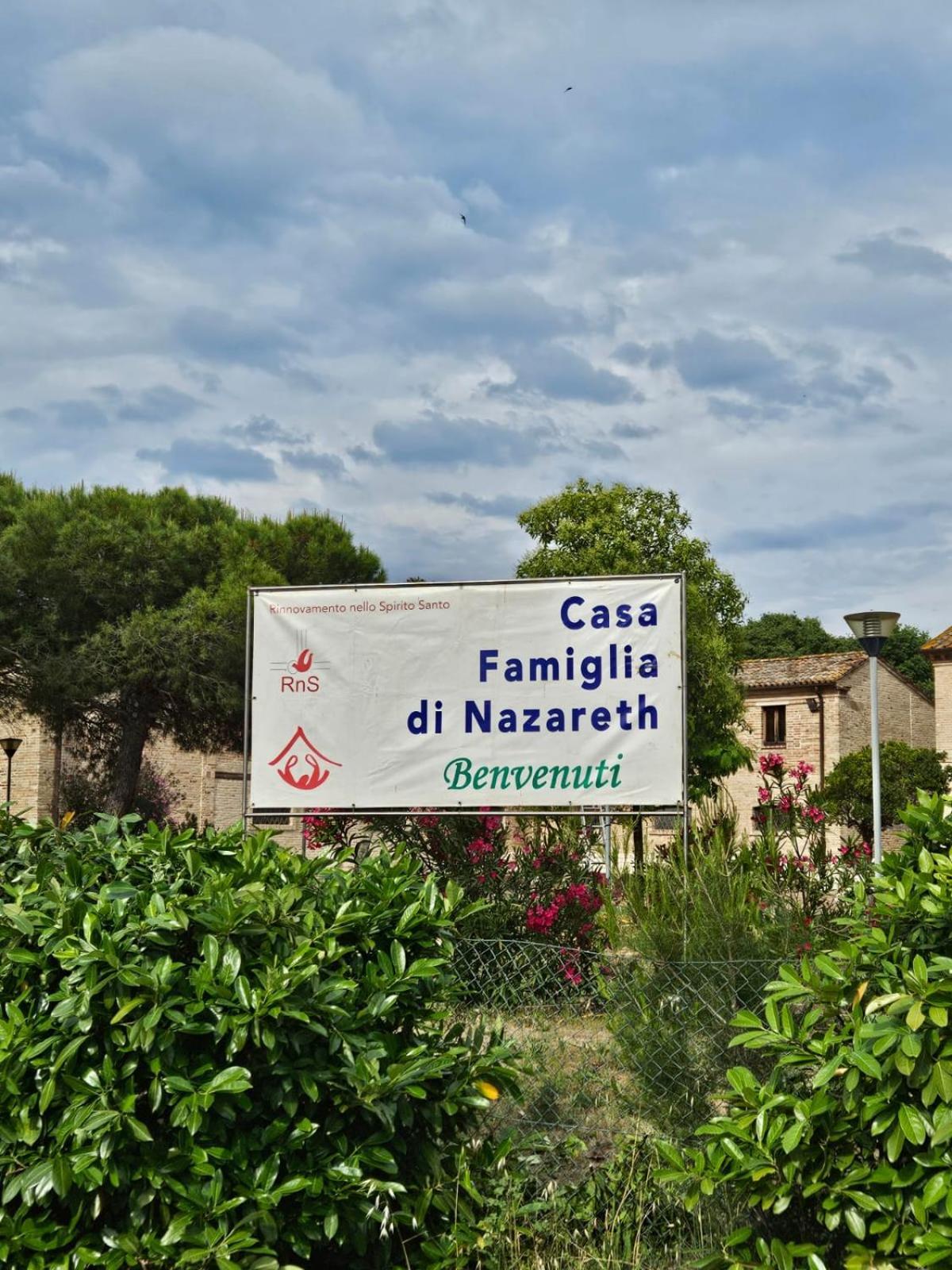 Casa Famiglia Di Nazareth Hotel Loreto Buitenkant foto