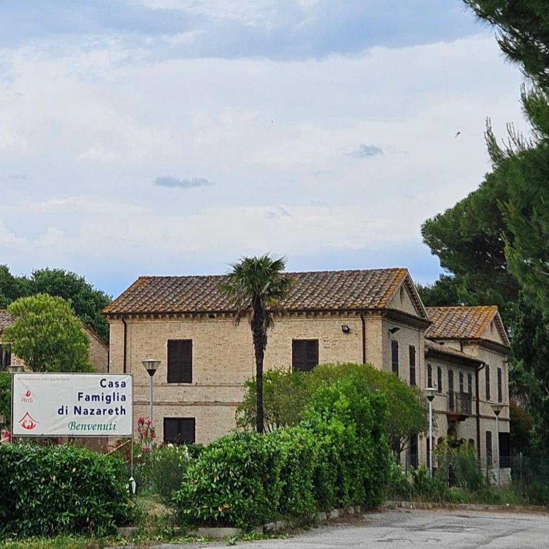 Casa Famiglia Di Nazareth Hotel Loreto Buitenkant foto